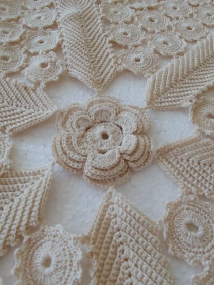 Rounded Crochet  coffee Table cover, set of 3 - Image 3
