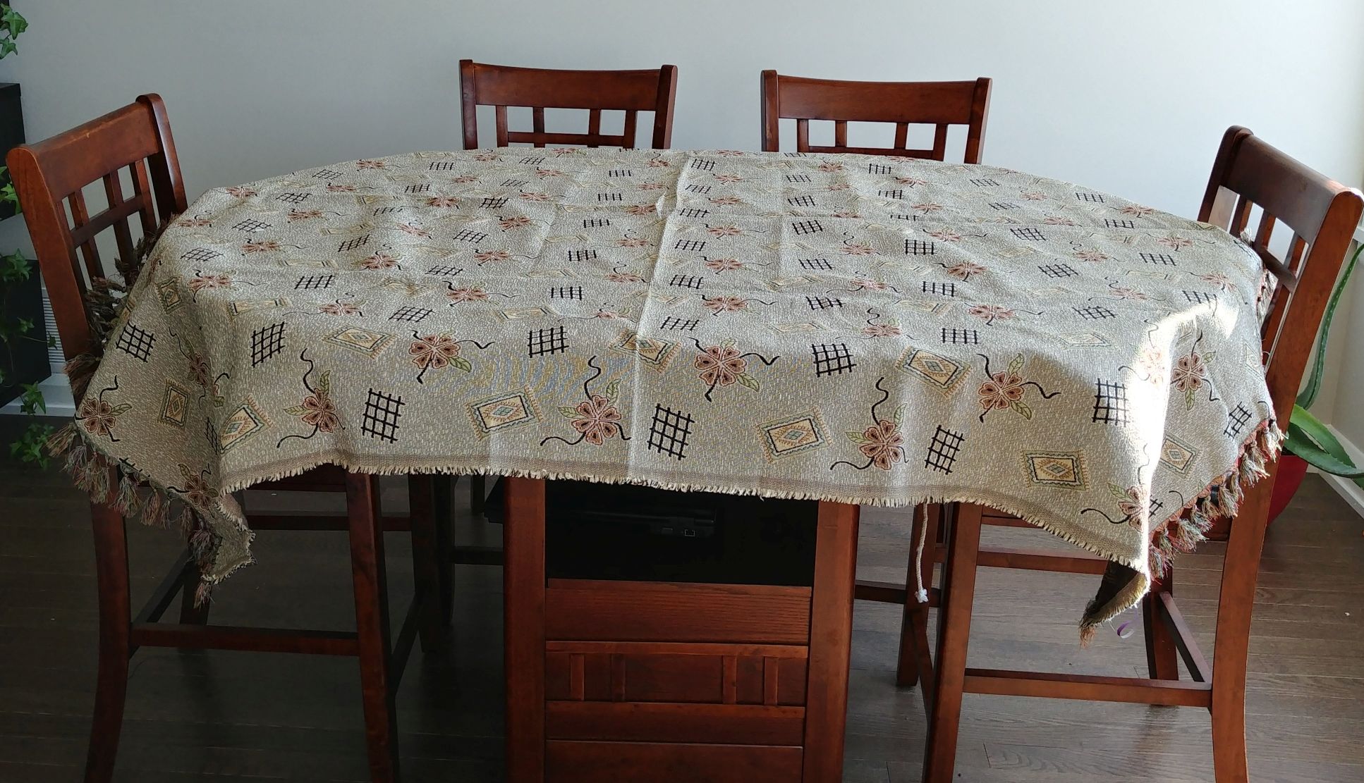 Damasco Dining Table Cover, Multi Use ~ FeedEastaFeed